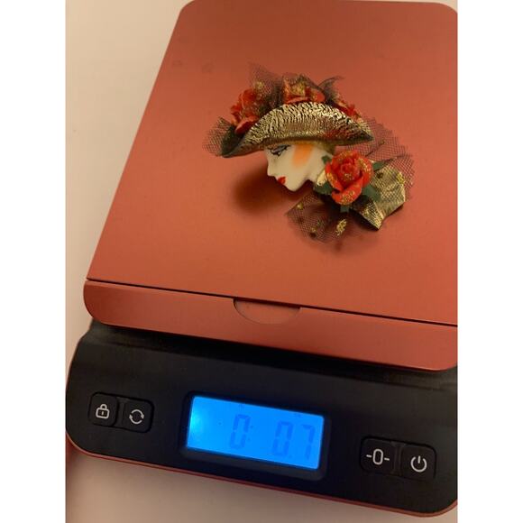 Vintage Jewelry 80s Pin Lady Face - Picture 4 of 4